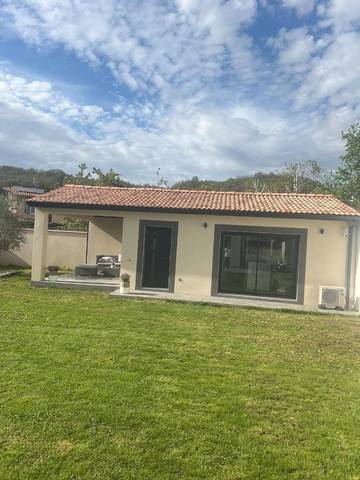 Gîte pour 2 personnes, avec terrasse à Beynost