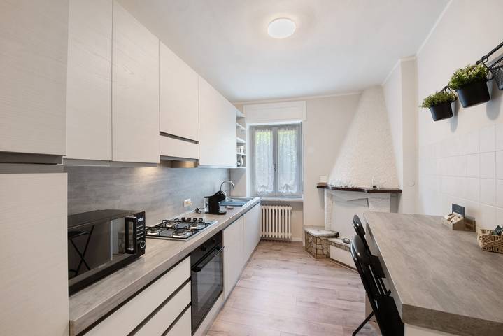 Ganze Wohnung, La Casa di Tina mit Balkon – Civenna in Civenna, Gemeinde Bellagio