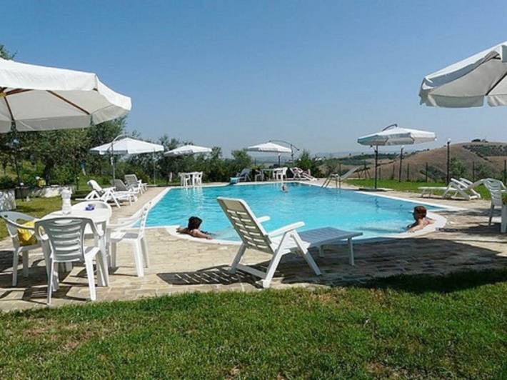 Rustico per 2 persone, con Terrazza e Giardino nonché Piscina in 