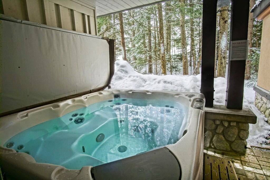 ★ Stilvolles Stadthaus in Village mit Fahrrädern, privatem Whirlpool, Grill und vielem mehr!★ in Whistler, Whistler Blackcomb