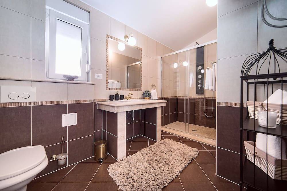 Luxusvilla Omas Gold für 8 Personen mit privatem Pool, voll klimatisiert in Makarska Riviera