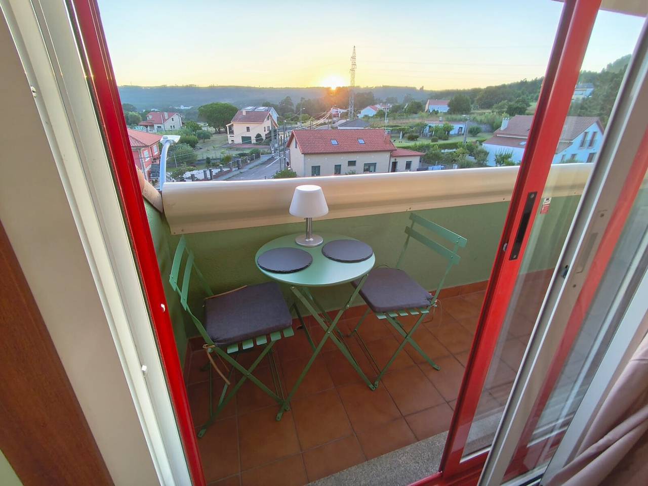 Apartamento entero, Ático en Palmeira con vistas al mar, piscina compartida y Wi-Fi in Riveira, Rias Baixas