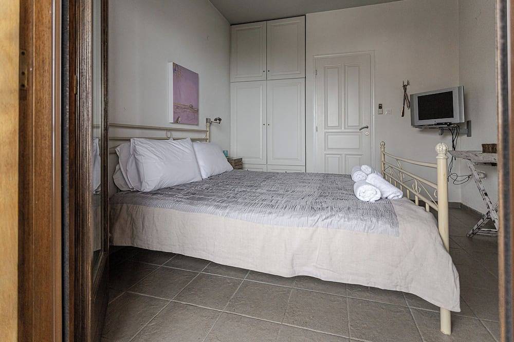 Iloi’s Villa in peaceful Village w. Private Beach in Pilion