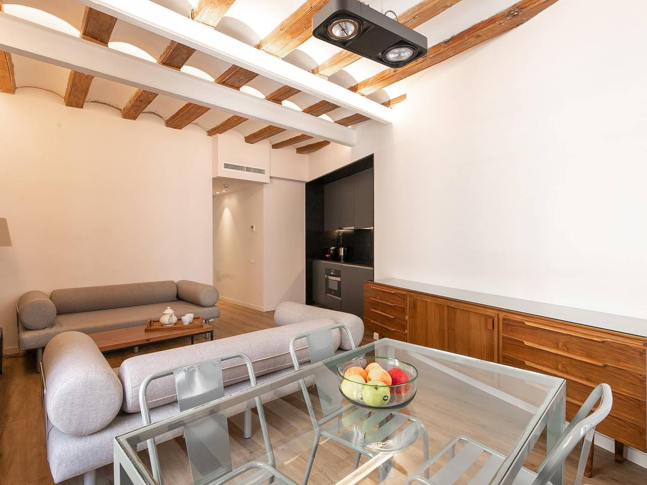 Appartamento intero, Appartamento vacanze per 4 persone con balcone in Barcelona Centre, Barcellona