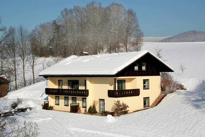 Ferienhaus für 2 Personen, mit Terrasse und Sauna sowie Garten in Drachselsried