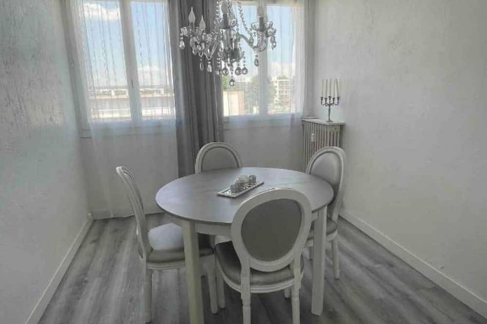 Entire apartment, Appartement Proche Aéroport in Marignane, Istres region