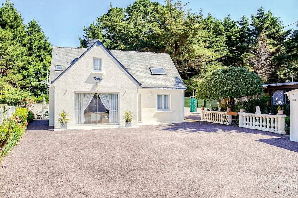 Beachside Family Retreat in Pénestin, Côte des Mégalithes