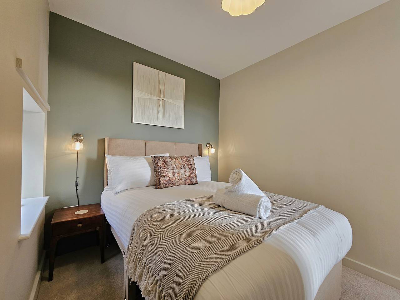 Entire apartment, Contemporary first-floor apartment close to town - Pass the Keys in Shrewsbury, Shropshire