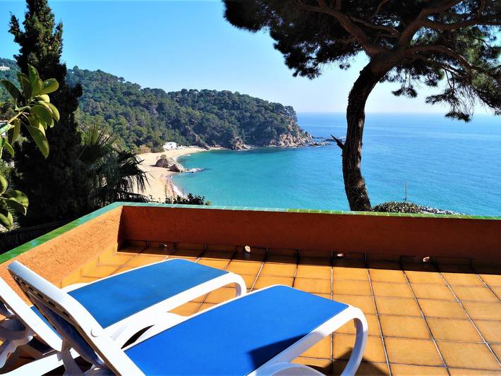 Location de vacances pour 2 personnes, avec balcon/terrasse ainsi que piscine et vue sur l’océan, animaux acceptés à Canyelles
