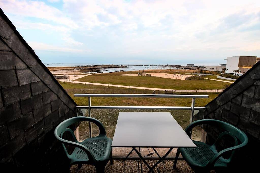 Appartement entier, Appart-Duplex Vue Mer Panoramique Balcon & Piscine proche commerce in Saint-Guénolé, Penmarch