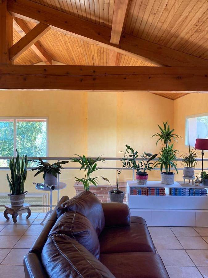 Location de vacances pour 14 personnes, avec jardin ainsi que vue et piscine à Sainte-Camelle