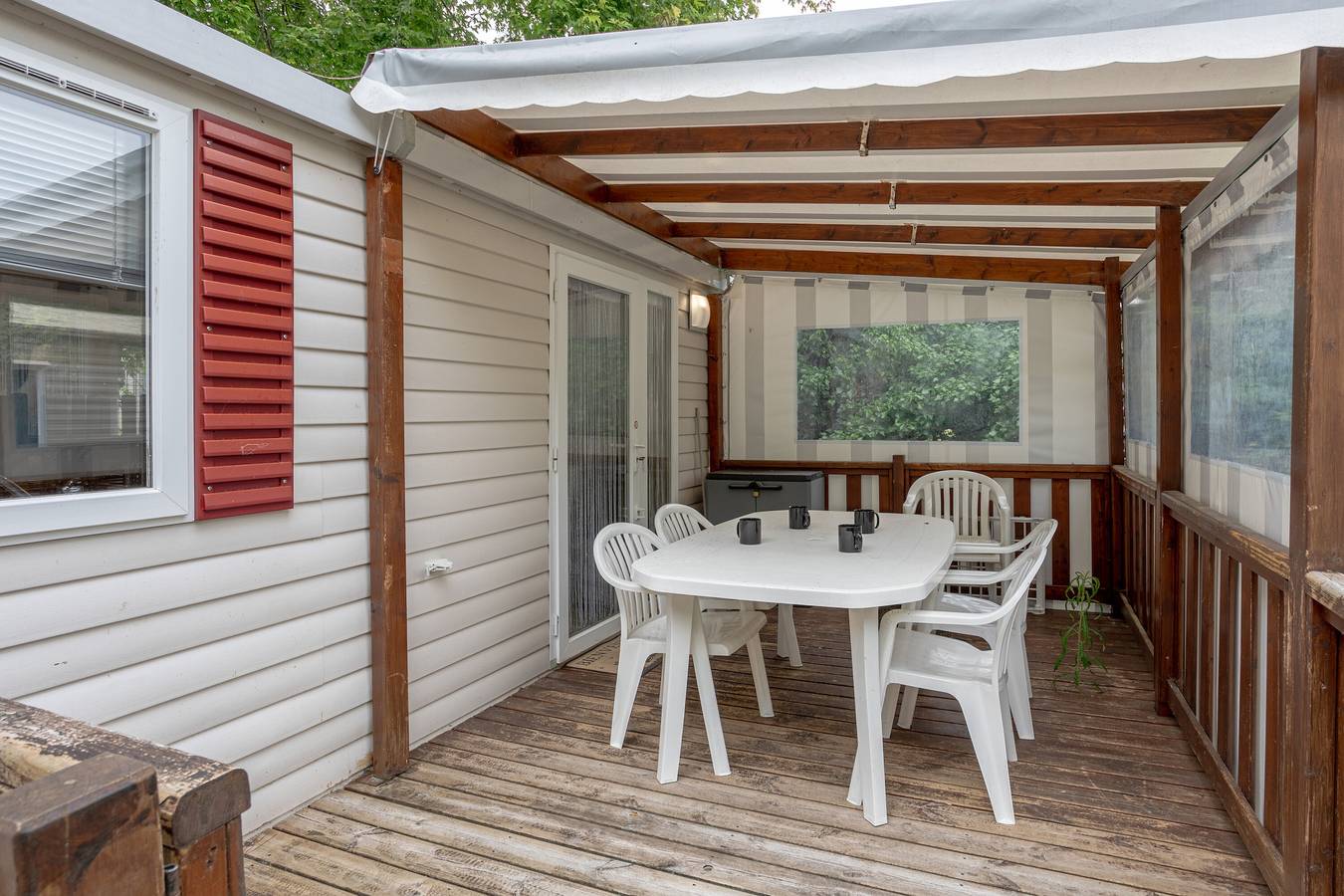  Mobil-home 3 Chambres avec piscine partagée et terrasse privée in Saint-Jean-de-Monts, Vendée