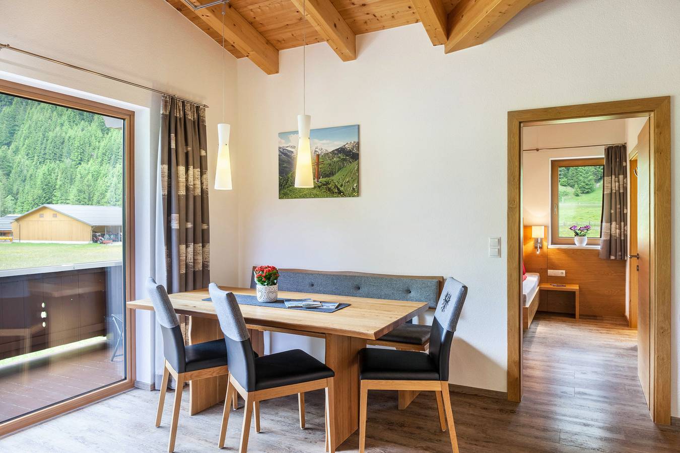 Apartamento entero, Apartamento vacacional 'Haus Marchegg - Edelweiß' con vistas a la montaña, balcón y wifi in Hintertuxer Gletscher, Hintertux