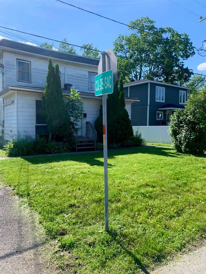 Apartamento entero, Apartamento luminoso y confortable de 3 dormitorios, aparcamiento gratuito, cerca de Spa Le Finlandais in Laval, Quebec