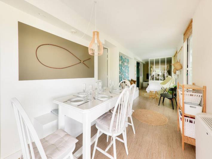 Gîte pour 6 personnes, avec piscine ainsi que balcon et jardin à Le Tour-du-Parc - 3