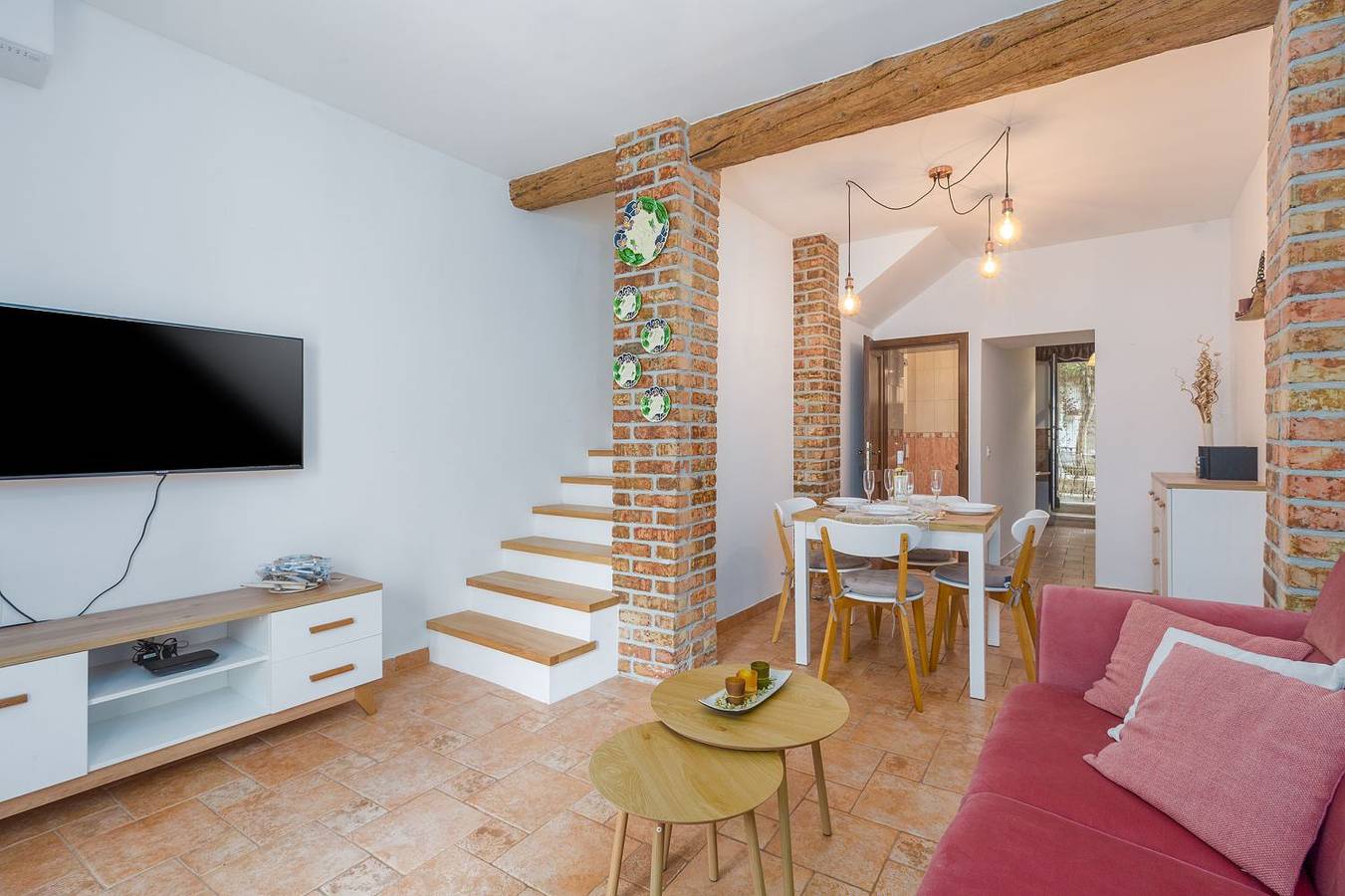 Ganze Wohnung, Strandnahes Apartment inmitten der Altstadt mit mediterranem Garten - nur 150 Meter zum Meer in Poreč, Grad Poreč
