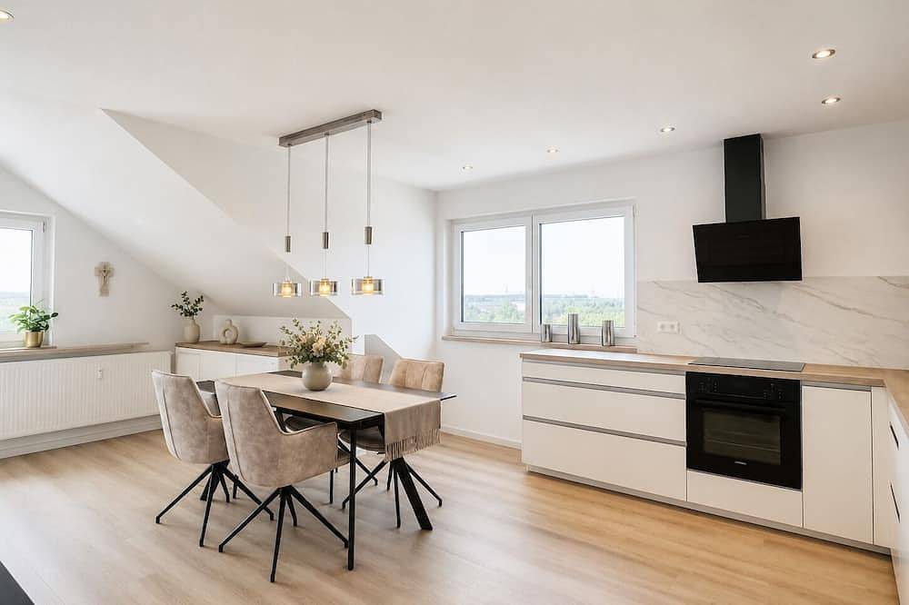Ganze Wohnung, Exklusives Design-Ambiente mit Weitblick und Natur in Böblingen, Nordschwarzwald