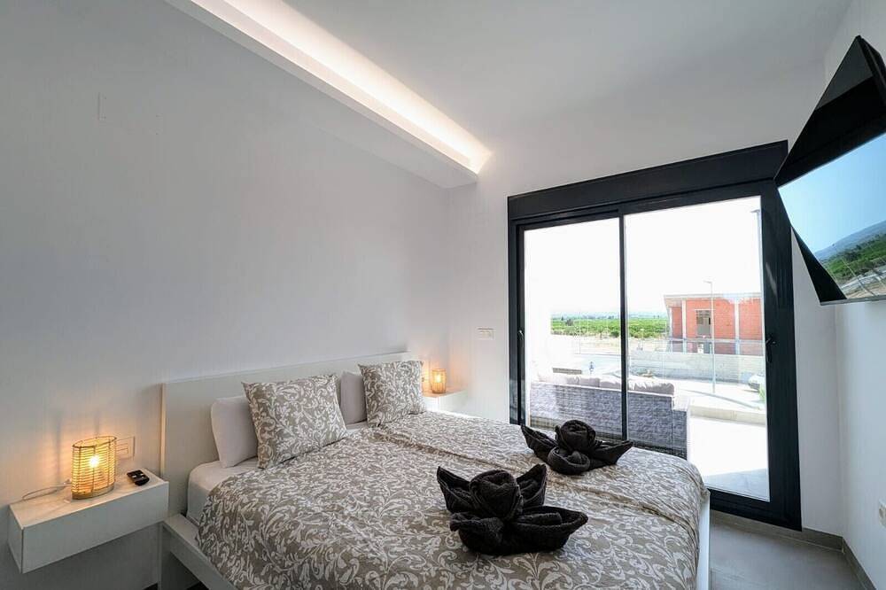 Exclusive Holiday Home 'R-40-D' with Private Pool, Wi-Fi & Air Conditioning in Los Montesinos, Costa Blanca