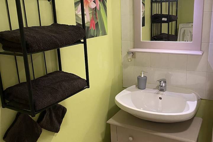 Appartement entier, Appartement Cosy avec jardin et parking in Fontainebleau, Seine-et-Marne