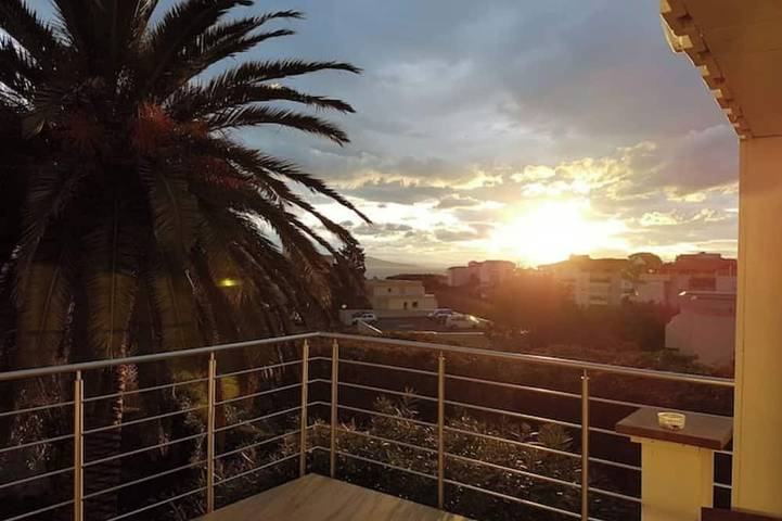 Vacation rental for 10 people, with yard and balcony in Biarritz