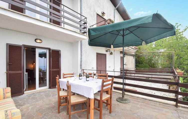 Sonniges Terrassenapartment mit WLAN in der Nähe des Stadtzentrums von Serrone in Serrone, Frosinone Provinz