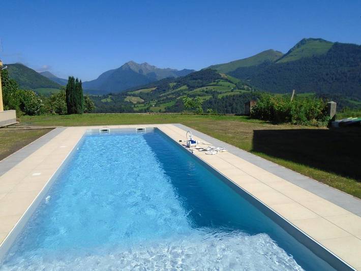 Location de vacances pour 2 personnes, avec Terrasse et Jardin ainsi que Piscine et Vue à Issor