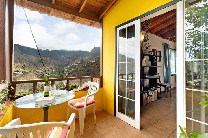 Entire apartment, Apartment 'Casa Claudia' with Sea View, Private Terrace and Wi-Fi in El Tabaibal, Hermigua