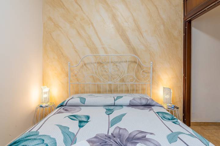 Room 'Wanderlust De Voyage Economy' with Wi-Fi and Air Conditioning in Catania, Catania provins