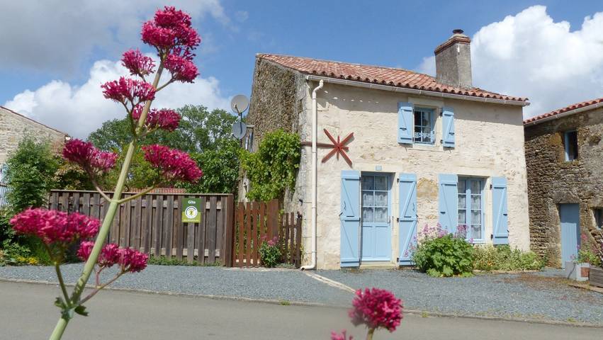 Gîte pour 4 personnes, avec terrasse à Saint-Juire-Champgillon