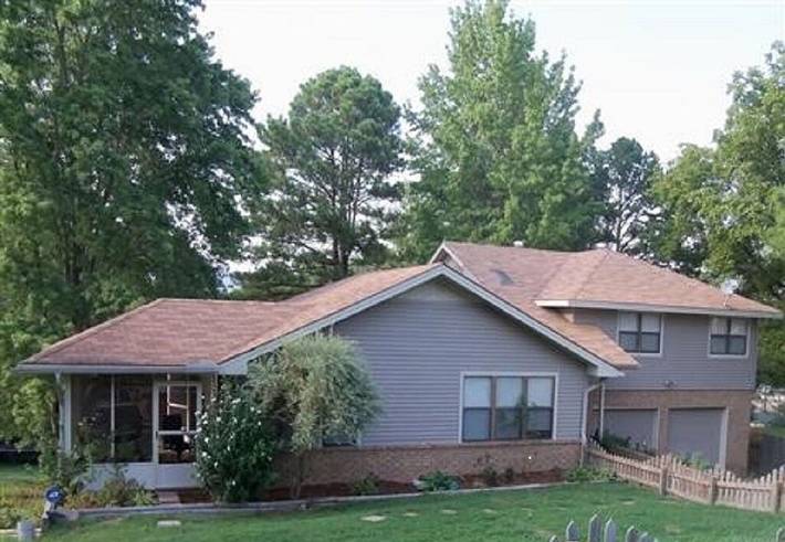 Vacation rental for 9 people, with hot tub and terrace as well as yard, with pets in Hot Springs