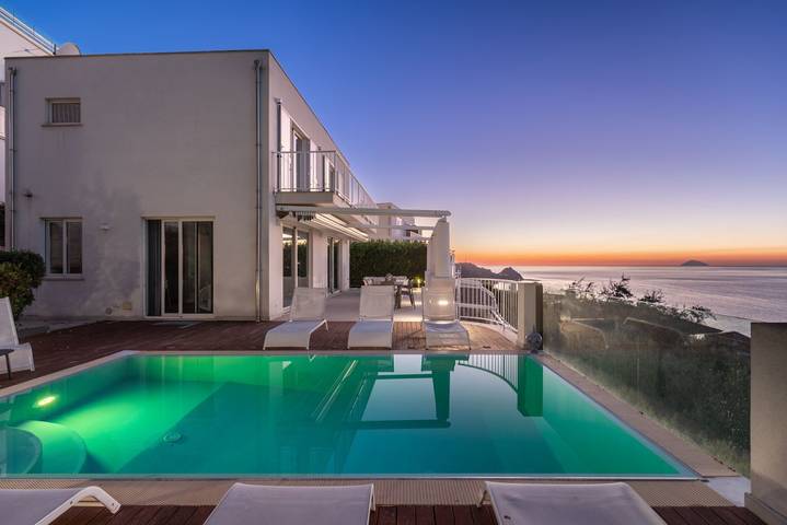 Appartement entier, Villa Lipari - Villa avec piscine privée et vue panoramique sur la mer in Scafa (Capo d'Orlando), Capo d'Orlando