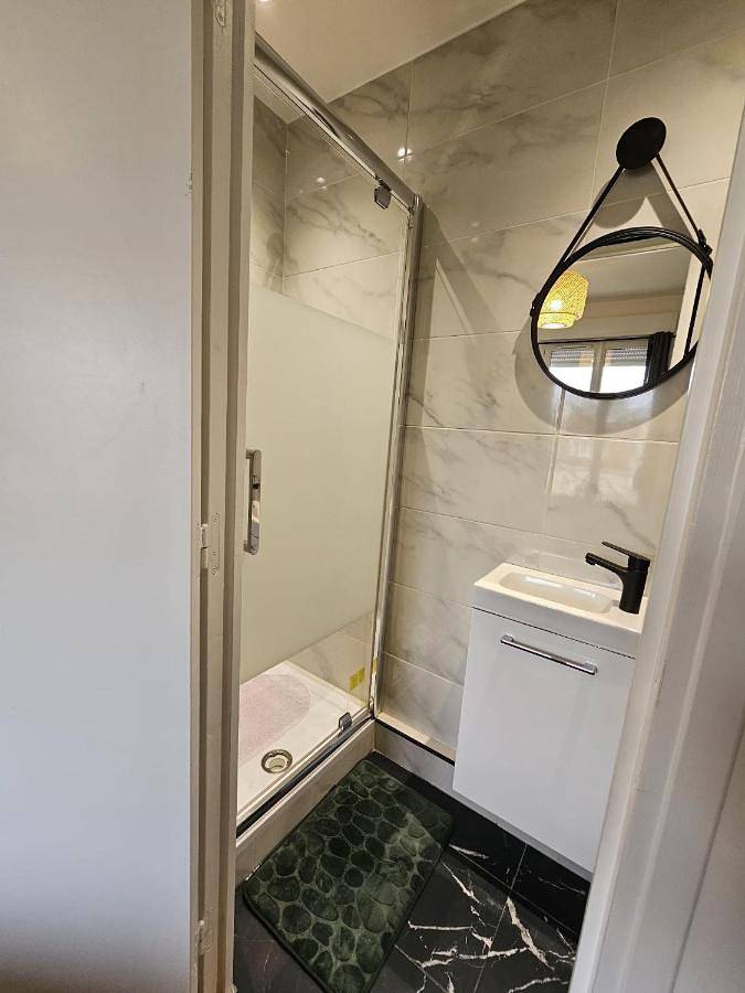 Chambre verte proche de stade de France in Pierrefitte-sur-Seine, Seine-Saint-Denis
