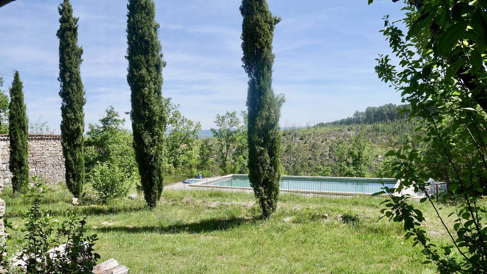 Propriété 12 ha, 22 p, piscine privée 15x6m in Sanilhac, Massif central