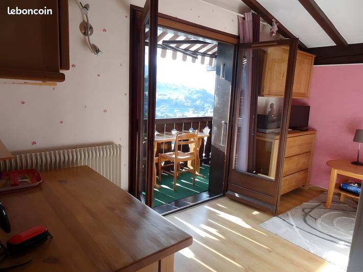 Entire studio, Studio Apartment 'Saint-Gervais' with Mountain View, Shared Pool and Private Garden in Saint-Gervais-les-Bains, Pays du Mont-Blanc