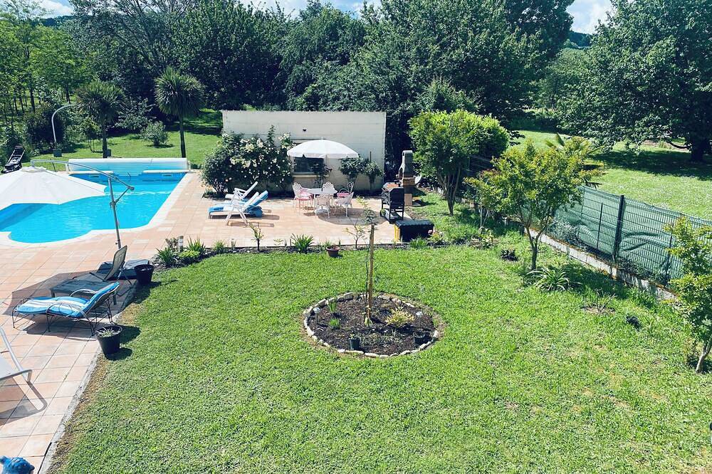 Apartamento entero, Very cosy comfortable 3 bedrooms near bars and restaurants villages médiéval  in Allez-et-Cazeneuve, Región de Villeneuve-sur-Lot