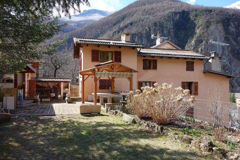 Appartement entier, Chalet familial confortable entre les stations de ski d'Isola 2000 et Auron in Isola, Région de Nice