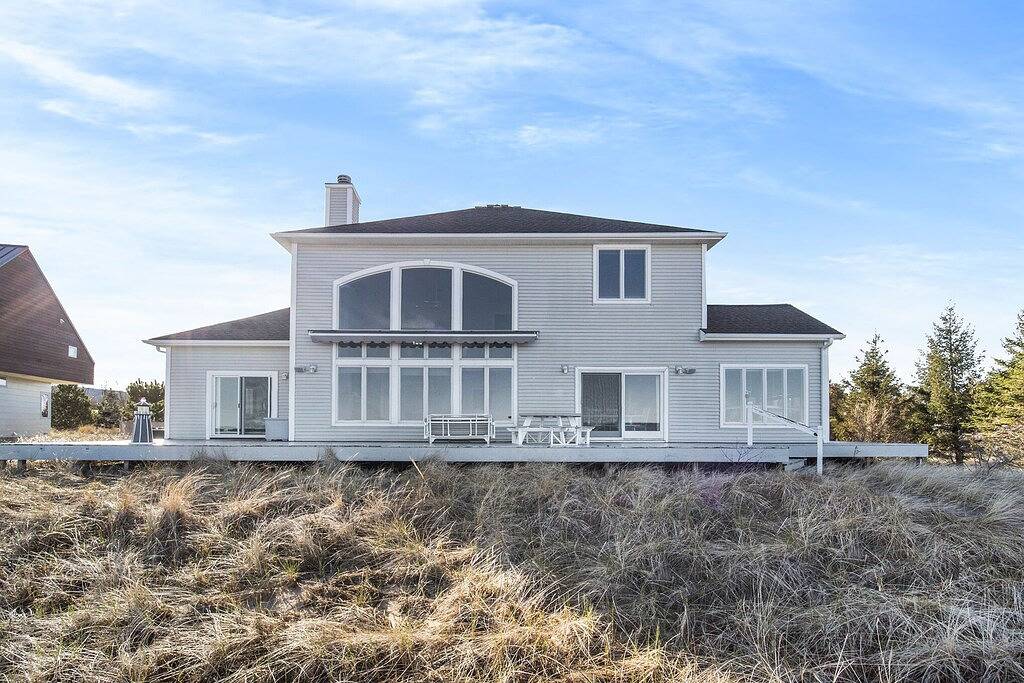 Exquisite Private Lake Front Family Home in Manistee, Manistee County