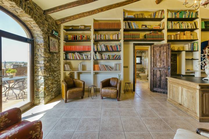 Casa de vacaciones "Mas Renart" con vistas a la montaña, piscina, Wi-Fi, jardín y terraza in Mollet de Peralada, Alt Empordà