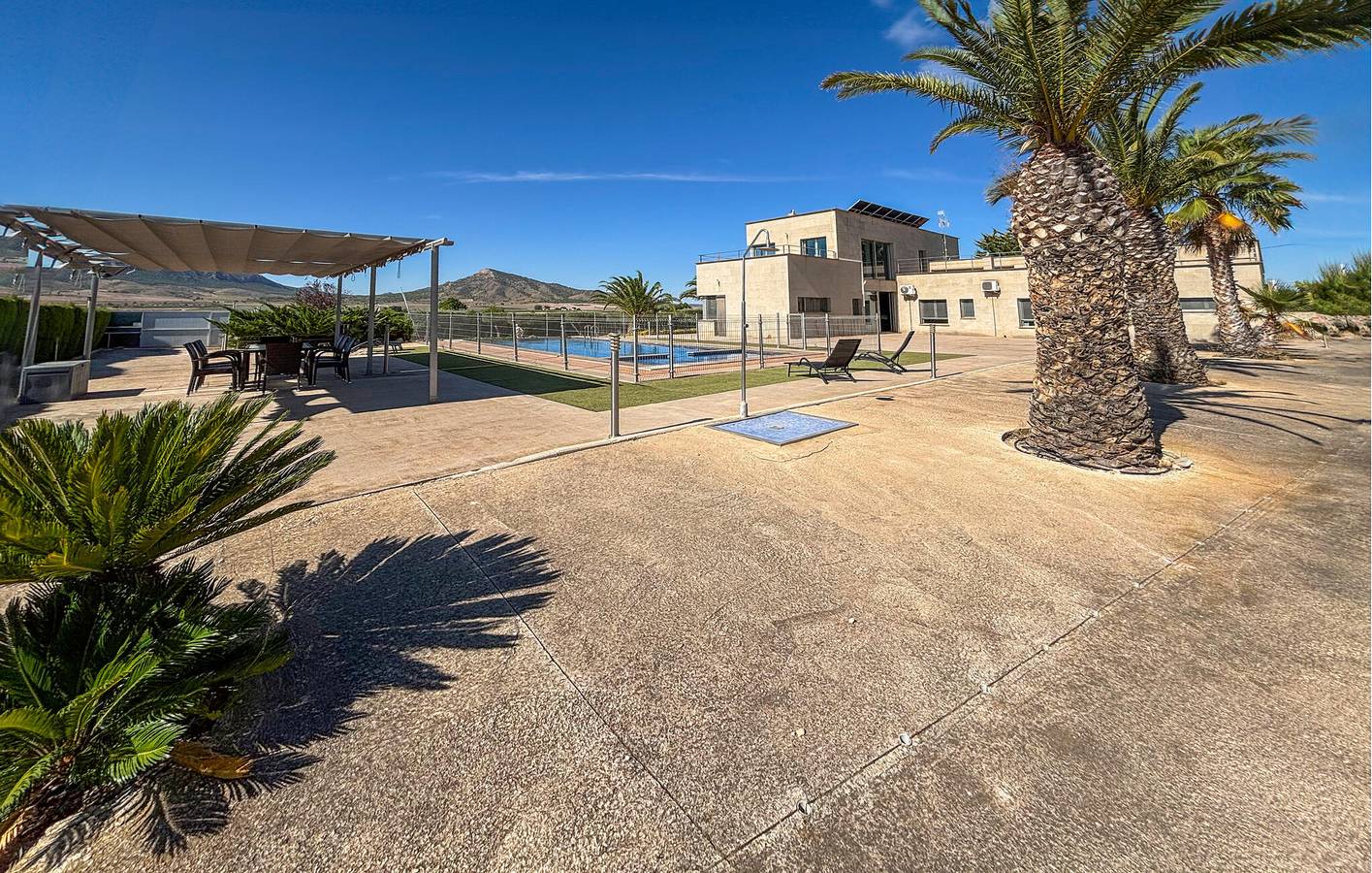 Modern Apartment with Pool, Terrace & Garage near Beach in Yecla, Murcia Inland