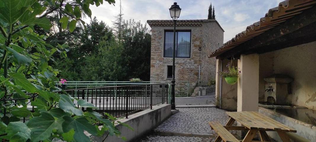 Location de vacances pour 6 personnes, avec terrasse et vue à Eygaliers - 2