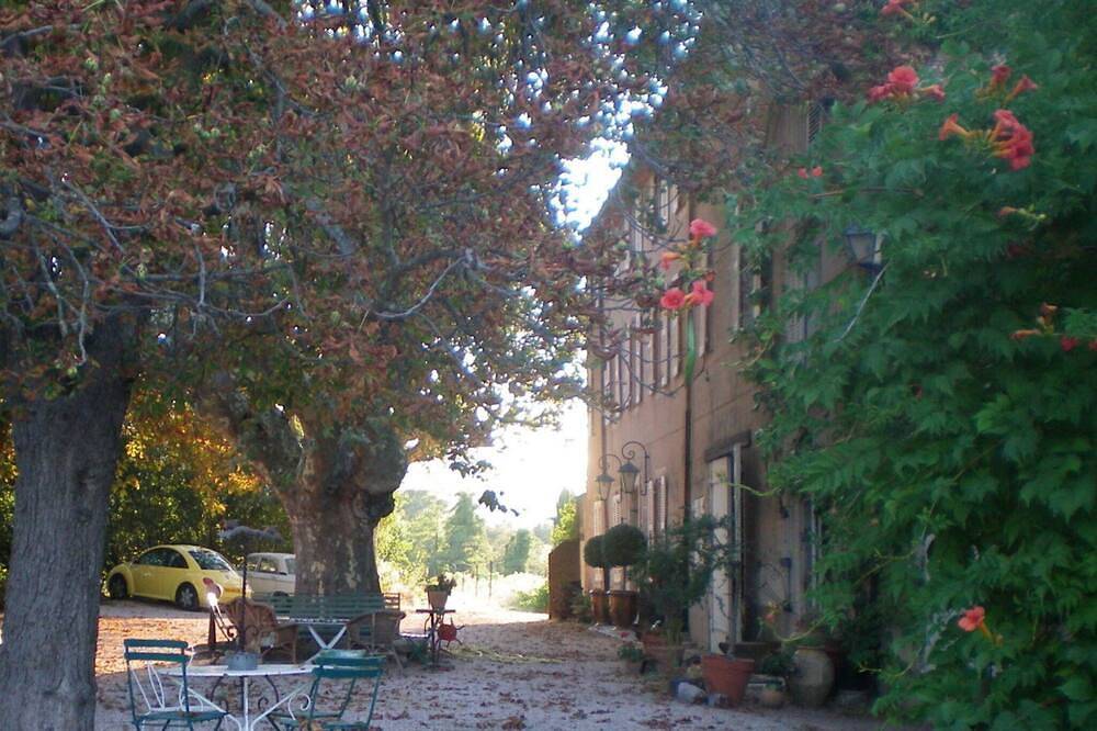 B&b Authentique Bastide typiquement Provençale in Brignoles, Région de Brignoles