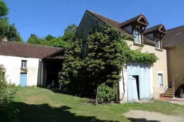 Gîte pour 4 personnes, avec terrasse et jardin à Vincelottes