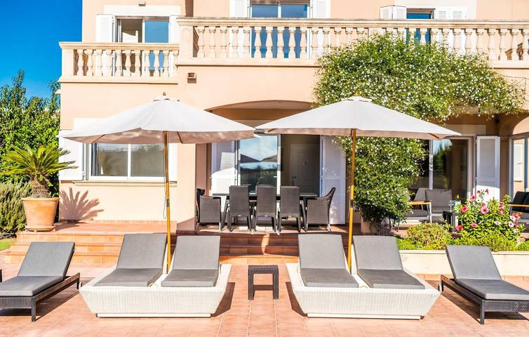 Cozy Beachside Apartment with Terrace & Grill, 2km from Playa de Ses Covetes in Es Trenc, Campos