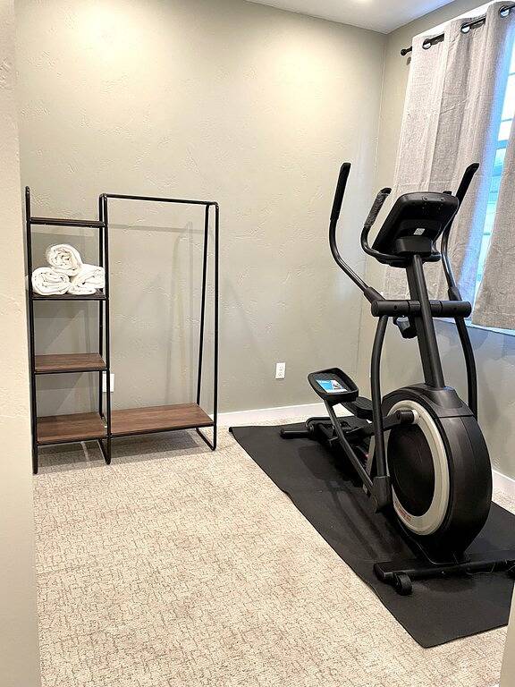 Ganze Wohnung, Bay Window -incredible river views- Old Town- new deck! Lots of stairs. in Florence (Oregon), Lane County