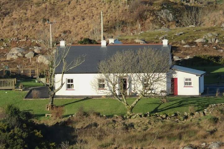 Holiday rental for 10 people, with garden and terrace in County Donegal