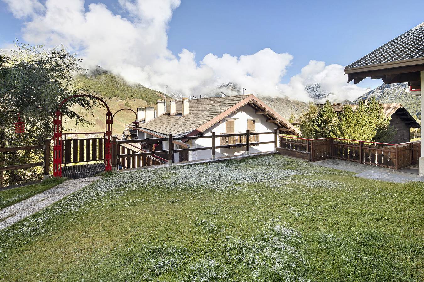 Ganze Wohnung, Ferienwohnung 'Residenz Attila Giardino' mit Bergblick, Gemeinschaftsgarten & Wlan in Teola, Livigno