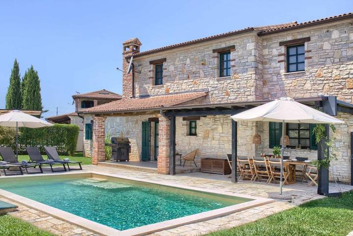 Villa pour 8 personnes, avec jardin ainsi que piscine et terrasse à Barat