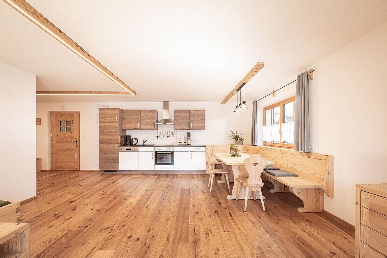 Ganze Wohnung, Ferienwohnung "Kofler Zw Den Wänden Apt Zirm" mit Bergblick, Gemeinschaftsgarten und Wlan in Ahornach, Sand in Taufers