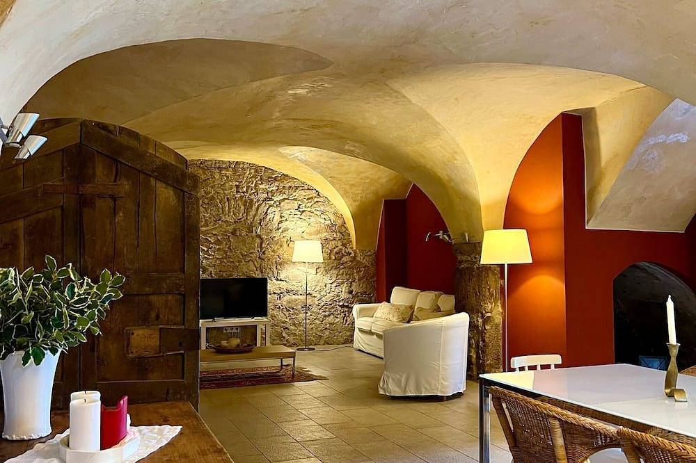Propiedad con Wifi gratuito cuenta con un extenso jardín con vistas a los Pirineos in Vall de Vianya, Garrotxa
