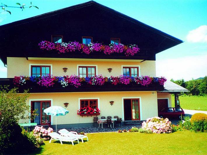 Ferienwohnung für 2 Personen, mit Ausblick und Garten sowie Balkon am Mondsee